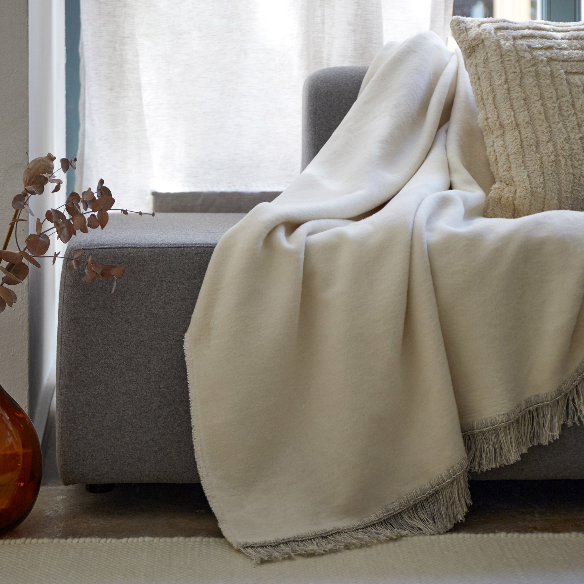 Baumwoll-Kuscheldecke Turra aus Velour, Natur