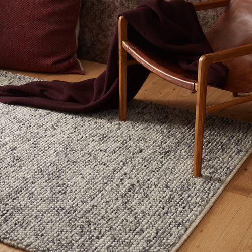 Wollteppich Ravi übergroß in Eierschale & Grau | Schöne Ideen für Ihr Zuhause | URBANARA