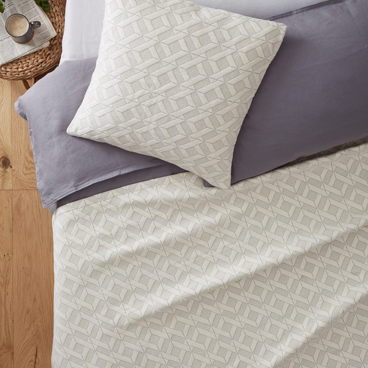 Tagesdecke Aldeiain Helles Creme & Schwarz | Schöne Ideen für Ihr Zuhause | URBANARA