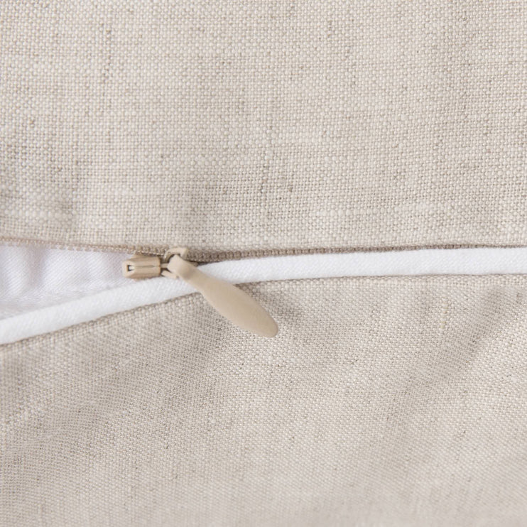 Kissenbezug Tercia in Natur & Weiß aus 100% Leinen | Entdecken Sie unsere schönsten Wohnaccessoires