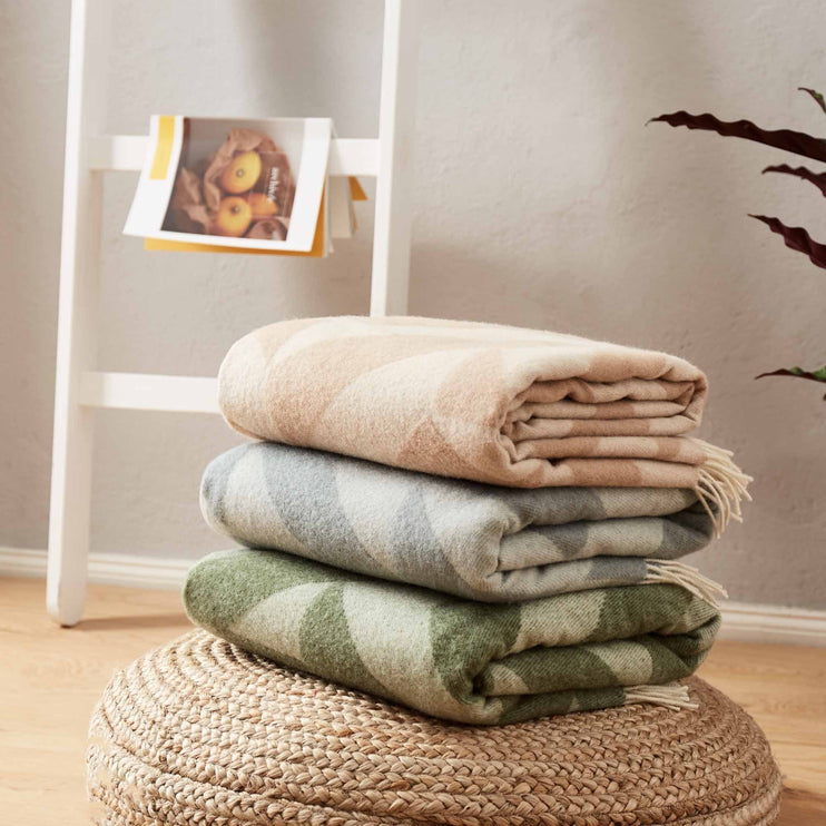 Decke Farum, Grün & Creme, 100% Merinowolle | URBANARA Wolldecken