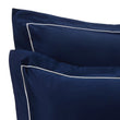 Kissenbezug Karakol, Dunkelblau & Naturweiß, 100% Baumwolle | URBANARA Satin-Bettwäsche