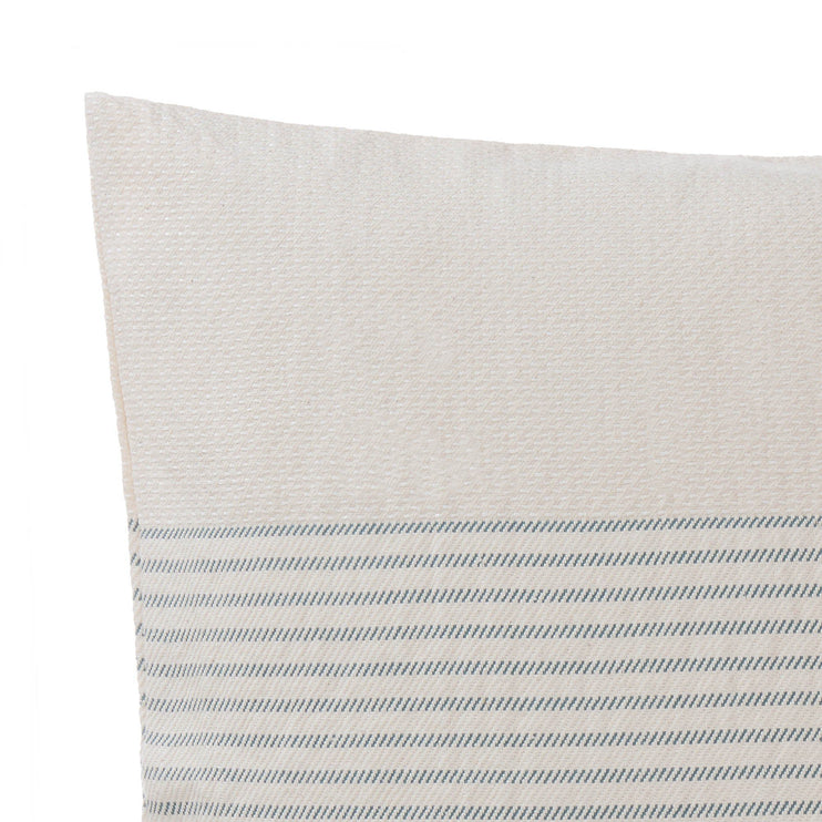 Tagesdecke Kadan in Creme & Graugrün aus 50% Leinen & 50% Baumwolle | Entdecken Sie unsere schönsten Wohnaccessoires