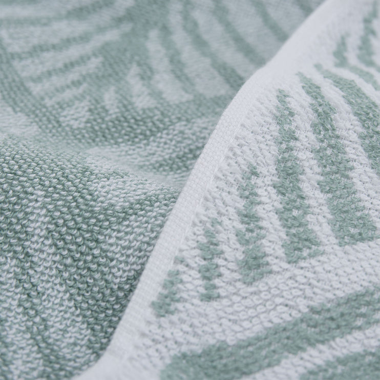 Handtuch Coimbra, Helles Graugrün & Weiß, 100% Baumwolle | URBANARA Baumwoll-Handtücher