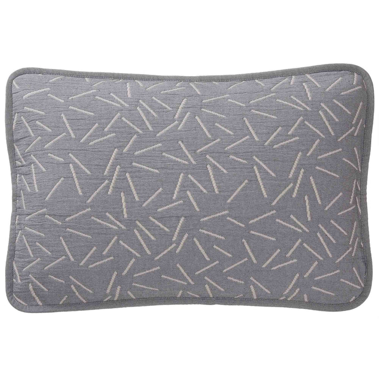 Tagesdecke Alcains in Grau & Sand aus 80% Baumwolle & 20% Polyester | Entdecken Sie unsere schönsten Wohnaccessoires