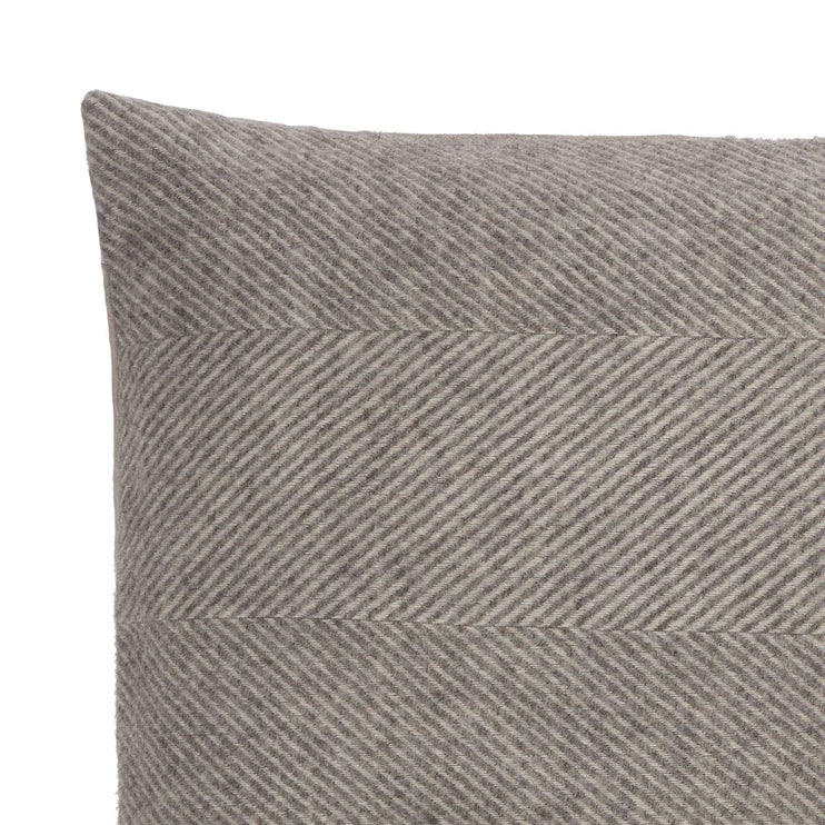 Kissenhülle Gotland, Grau & Creme, 100% Wolle & 100% Leinen | URBANARA Kissenhüllen