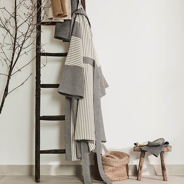 Bademantel Kadan, Schwarz & Creme, 50% Leinen & 50% Baumwolle | Hochwertige Wohnaccessoires