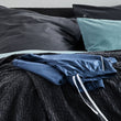Pyjama Alva, Dunkles Graublau & Weiß, 100% Bio-Baumwolle | Hochwertige Wohnaccessoires