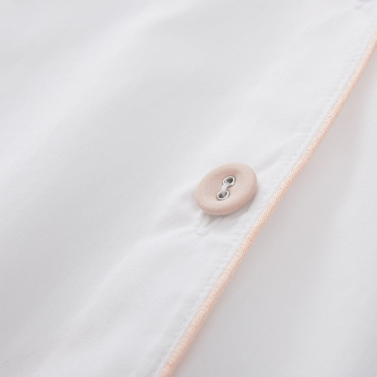 Nachthemd Alva in Weiß & Rosa aus 100% Bio-Baumwolle | Entdecken Sie unsere schönsten Wohnaccessoires