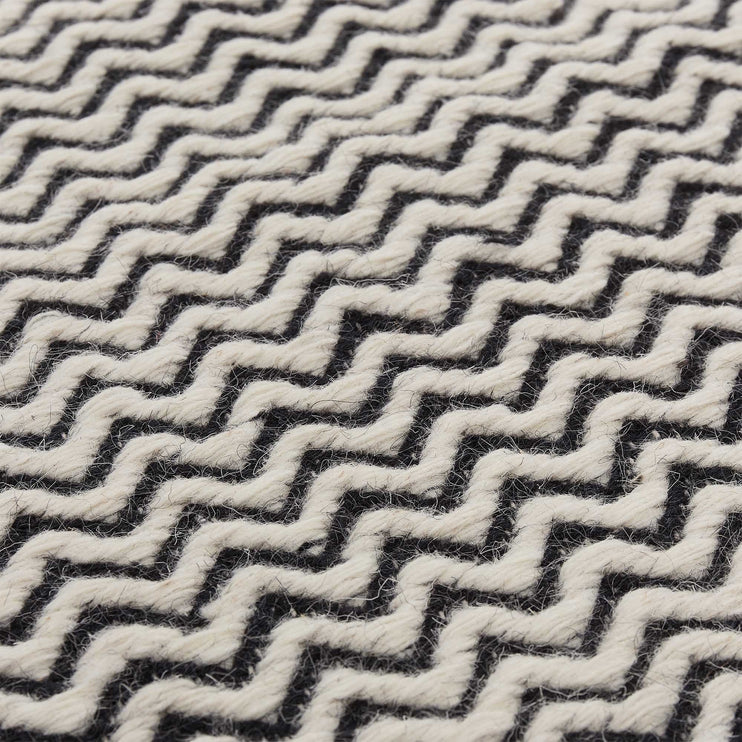 Teppich Pandim, Dunkelblau & Eierschale, 100% Wolle | URBANARA Wollteppiche