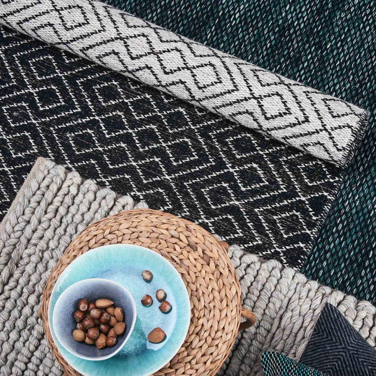 Teppich Aminiin Schwarz & Eierschale | Schöne Ideen für Ihr Zuhause | URBANARA