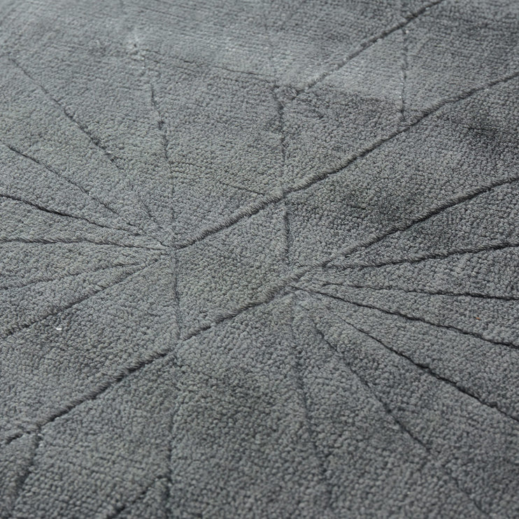 Teppich Arreau in Grüngrau aus 100% Viskose | Entdecken Sie unsere schönsten Wohnaccessoires