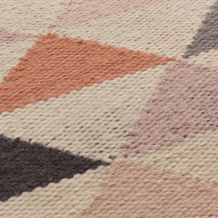Teppich Barli in Rosa & Cognac & Silbergrau aus 100% Schurwolle | Entdecken Sie unsere schönsten Wohnaccessoires