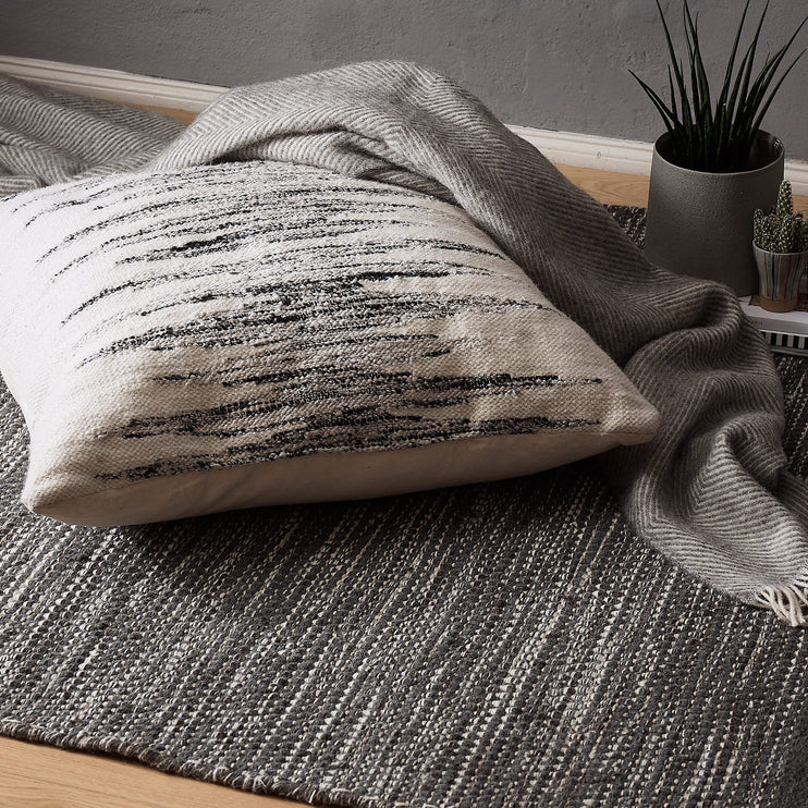 Pouf Balotra, Naturweiß & Schwarz, 90% Wolle & 10% Baumwolle | Hochwertige Wohnaccessoires
