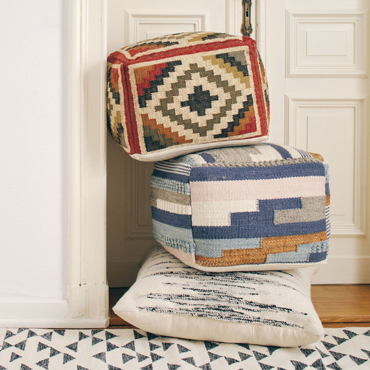 Pouf Balotra, Naturweiß & Schwarz, 90% Wolle & 10% Baumwolle | URBANARA Hocker & Poufs