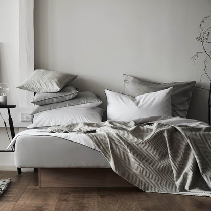 Satin-Bettwäsche Lanton in Weiß & Grau | Schöne Ideen für Ihr Zuhause | URBANARA