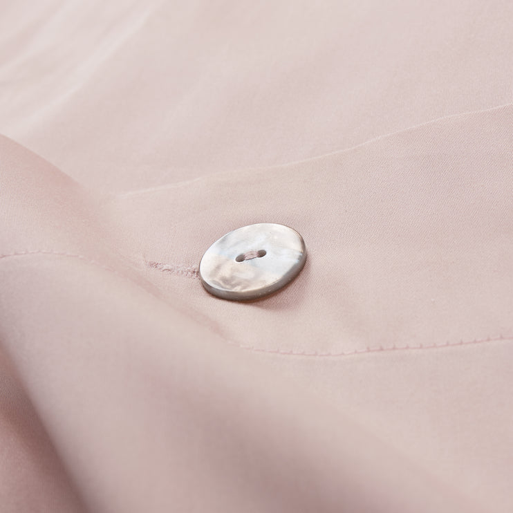 Kissenbezug Millau Zartrosa, 100% gekämmte und merzerisierte Baumwolle | URBANARA Satin-Bettwäsche