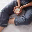 Pyjama Alva, Dunkles Graublau & Weiß, 100% Bio-Baumwolle | URBANARA Nachtwäsche