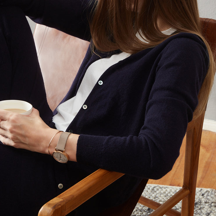 Strickjacke Nora, Mitternachtsblau, 50% Kaschmirwolle & 50% Wolle | URBANARA Loungewear