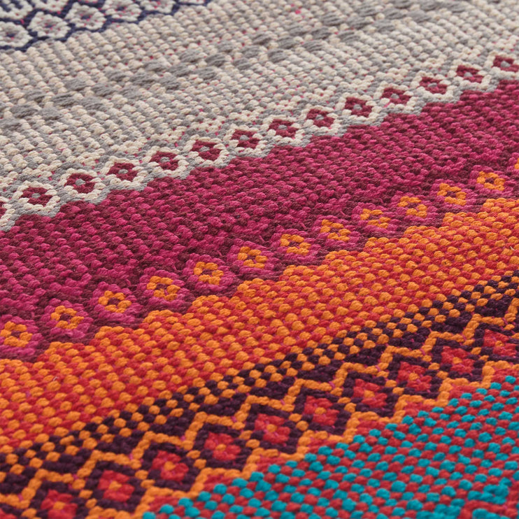 Teppich Aonla in Pink & Grau & Türkis & Ecru aus 100% Baumwolle | Entdecken Sie unsere schönsten Wohnaccessoires