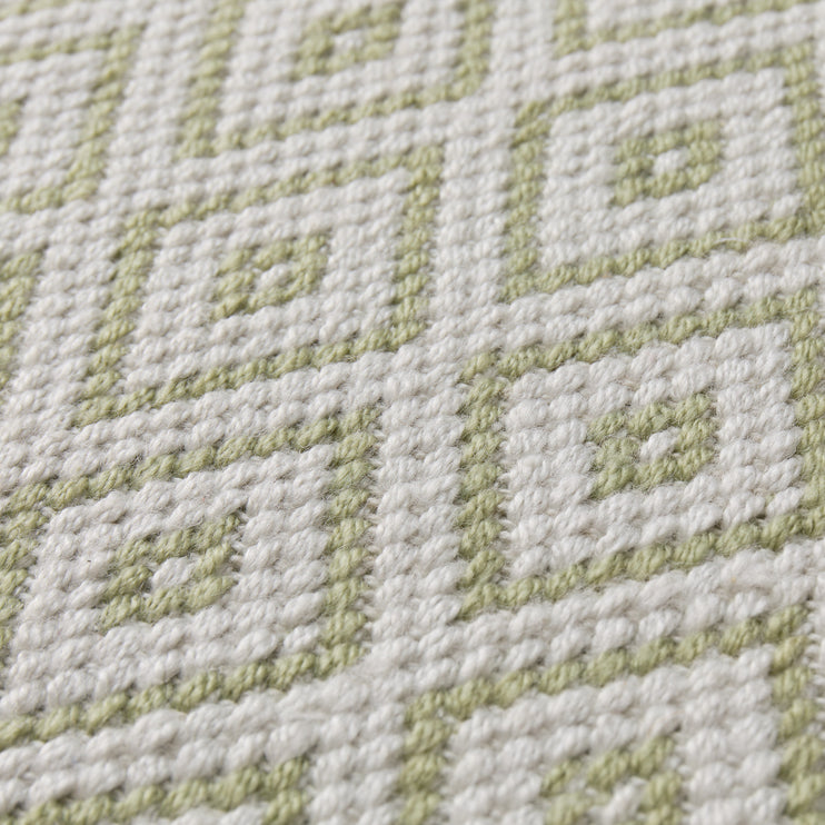 Teppich Barota in Zarte Limette & Weiß aus 100% recyceltem PET
