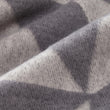 Wolldecke Farum in Hellgrau & Grau aus 100% Merinowolle | Entdecken Sie unsere schönsten Wohnaccessoires