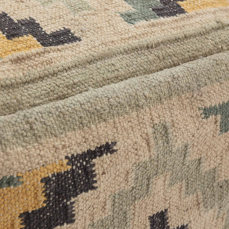 Pouf Gandaki in Grüngrau & Senfgelb & Sand | Schöne Ideen für Ihr Zuhause | URBANARA