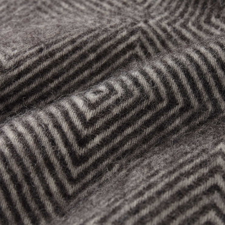 Decke Gotland in Schwarz & Creme aus 100% Schurwolle | Entdecken Sie unsere schönsten Wohnaccessoires