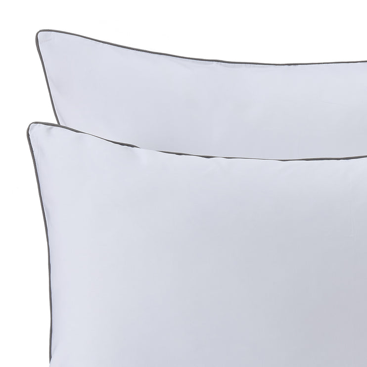 Satin-Bettwäsche Lanton Weiß & Grau, 100% Baumwolle | URBANARA Satin-Bettwäsche