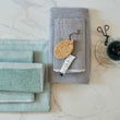 Handtuch Louzela in Grau & Weiß | Schöne Ideen für Ihr Zuhause | URBANARA