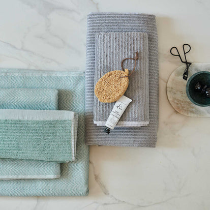 Handtuch Louzela in Grau & Weiß | Schöne Ideen für Ihr Zuhause | URBANARA