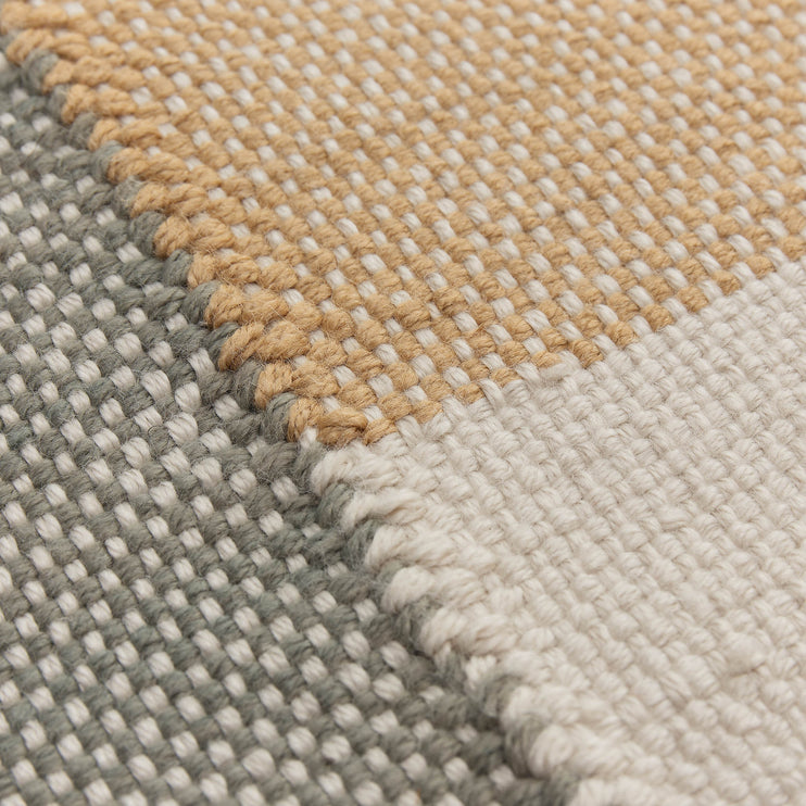 Teppich Odala, Pistazie & Dunkles Blaugrau, 100% Recyceltes PET | URBANARA Gartenaccessories