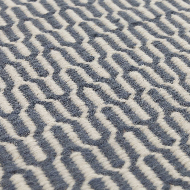 Teppich Overod Graublau & Eierschale, 100% Schurwolle | URBANARA Wollteppiche