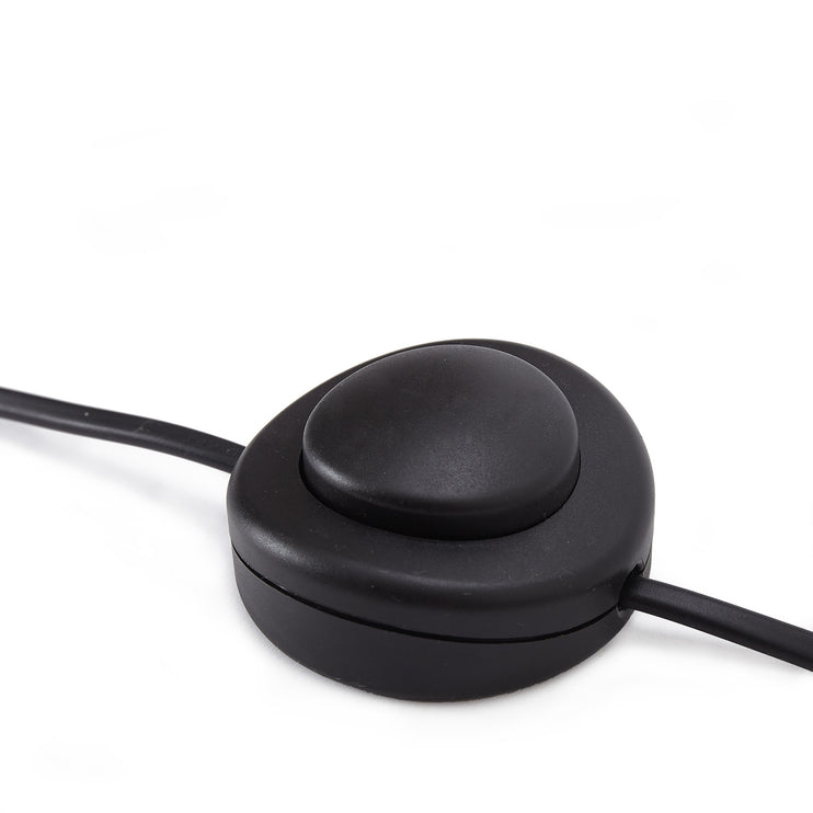 Stehlampe Posal in Messing & Moosgrün aus 100% Metall & 100% Samt | Entdecken Sie unsere schönsten Wohnaccessoires