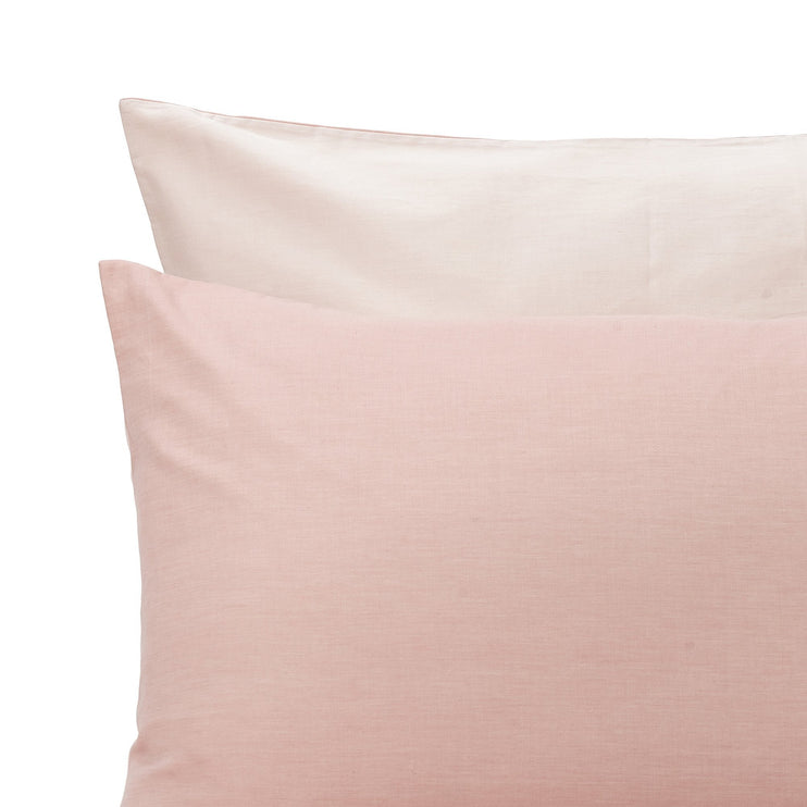 Satin-Bettwäsche Soure in Altrosa & Naturweiß | Schöne Ideen für Ihr Zuhause | URBANARA