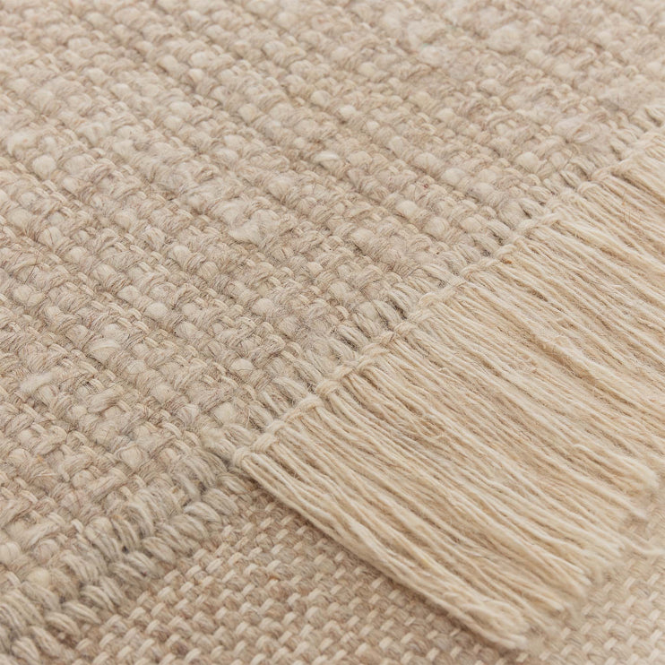 Wollteppich Thavar in Natur & Eierschale aus 100% Wolle | Entdecken Sie unsere schönsten Wohnaccessoires