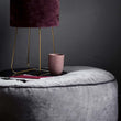 Samt-Pouf Deomali in Grau & Dunkelgrau aus 100% Baumwolle | Entdecken Sie unsere schönsten Wohnaccessoires