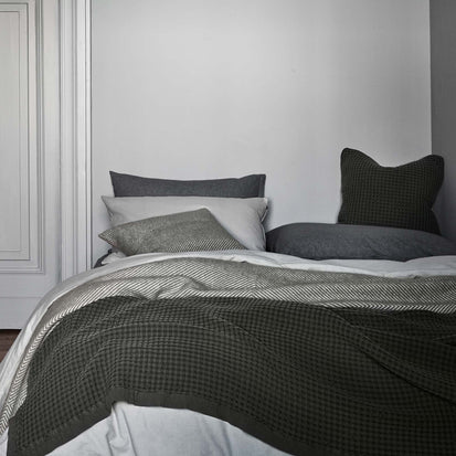 Tagesdecke Veiros Saoin Moosgrün | Schöne Ideen für Ihr Zuhause | URBANARA